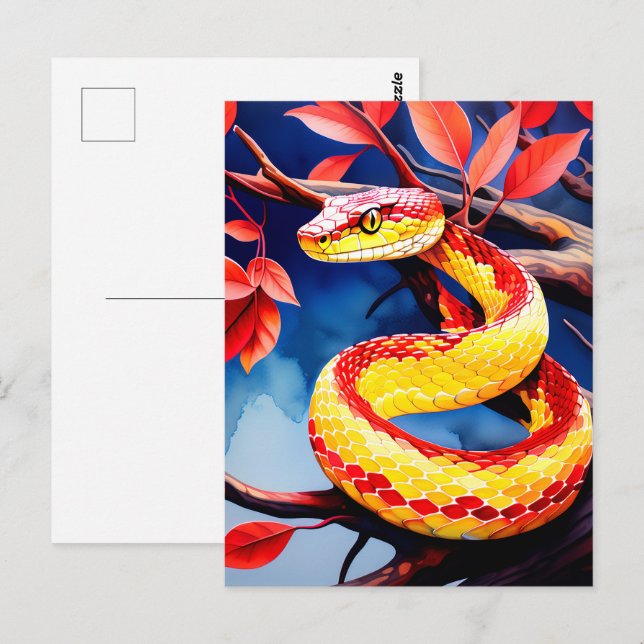 Kobra mit lebendiger rot-gelber Waage in Baumkrone Postkarte (Vorne/Hinten)