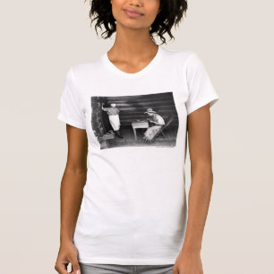 Koch, der einen Cowboy beim Kartenspiel beobachtet T-Shirt