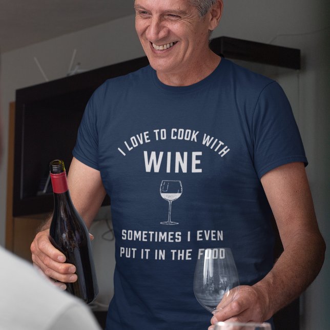Kochen mit Wein T-Shirt (Von Creator hochgeladen)