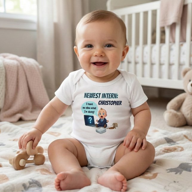 Köderndes Bürohumor: Lustiger "Neuster Praktikant" Baby Strampler (Von Creator hochgeladen)