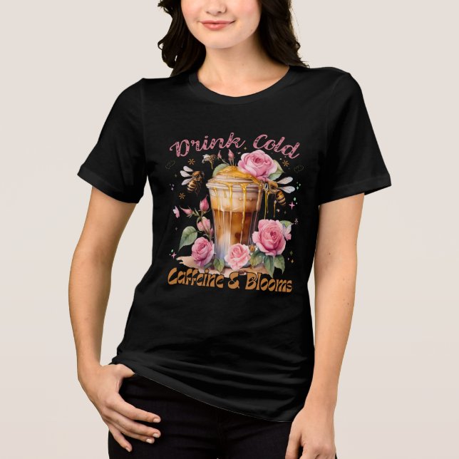 Koffein & Blüten: Icced Coffee Delight Tri-Blend Shirt (Vorderseite)