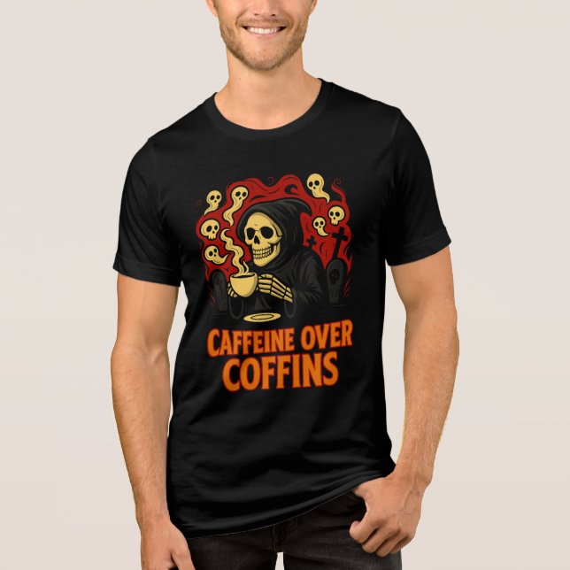 Koffein Über Särge Gruseliger Sensenmann Kaffee Tri-Blend Shirt (Vorderseite)