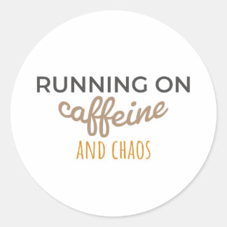 Koffein und Chaos Runder Aufkleber