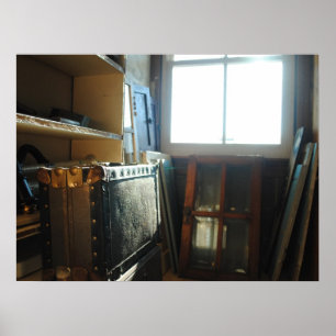 Koffer im Dachboden Poster