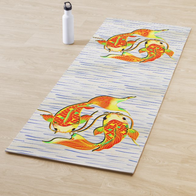 Koi Carp Fish Orange Green auf Wasser auf Yogamatte (Beispiel)