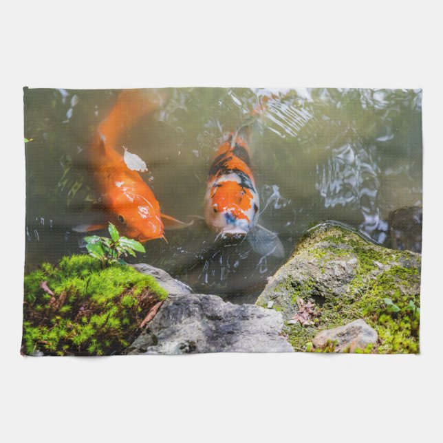 Koi-Fisch in einem Teich Geschirrtuch (Horizontal)