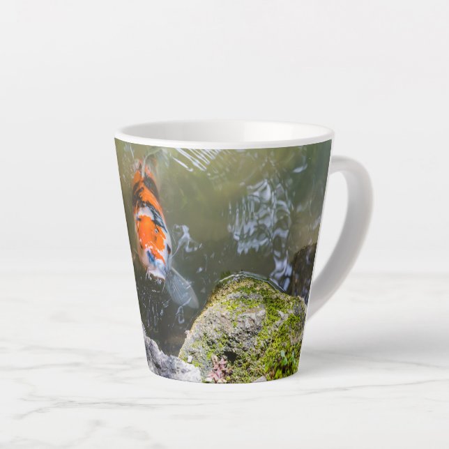 Koi-Fisch in einem Teich Milchtasse (Rechte Ecke)