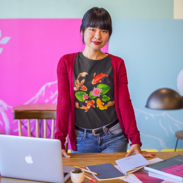 Koi Fish Lilly Pads Graphic T-Shirt (Von Creator hochgeladen)