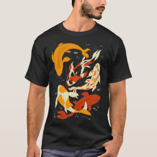 Koi im schwarzen Wasser T-Shirt