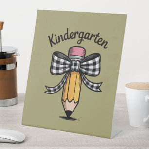 Kokette Bleistift-Schleife Kindergarten-Lehrer Sch Sockelschild