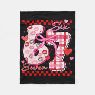 Kokette Valentine 67 Six Seven Herzschleife Valent Fleecedecke
