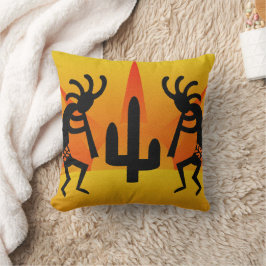 Kokopelli mit Kakteen im Südwesten des Sonnenunter Kissen