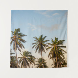 Kokospalmen unter bewölktem Himmel am Morgen Wandteppich