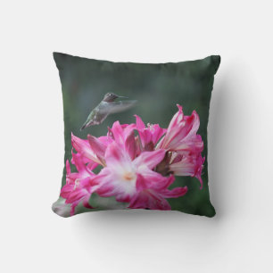 Kolibri mit Belladonna-Lilien Kissen