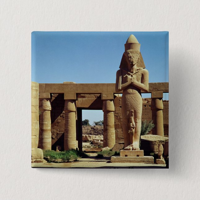 Koloss von Ramesses II: stehende Statue von Button (Vorderseite)