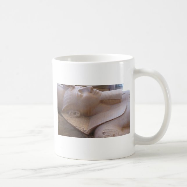 Kolossale Kalksteinstatue von Ramses II Memphis Kaffeetasse (Rechts)