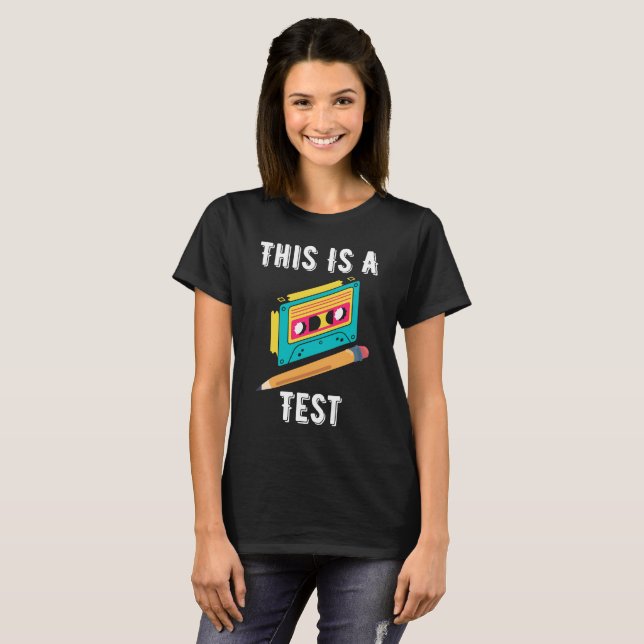 komisch, nostalgisch, das ist ein Test Ladys T - S T-Shirt (Vorne ganz)
