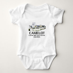 Komm und hol dir ein bisschen Camelot. Baby Strampler