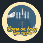 KOMME AUF BABY LIGHT MEIN FEUERMENORAH RUNDER AUFKLEBER<br><div class="desc">Happy Holigays! Shopping Holiday Spaß,  LGBTQ  Designs und lustige Weihnachtsgeschenke aus dem LGBTShirts.com Shop für jedermann und über 10.000 mehr LGBTQ  Geschenke,  Holiday Spaß,  Equality,  Slang & Culture Designs. Die einzigartigste Gay,  Lesbian Bi,  Trans,  Que und Intersexed Apparel im Web. KAUFEN SIE MEHR LGBTQ -Designs und -Geschenke unter: http://www.LgbtShirts.com</div>