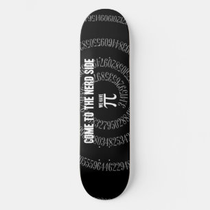 Kommen Sie zur Nerd-Seite für Pi auf Black Skateboard