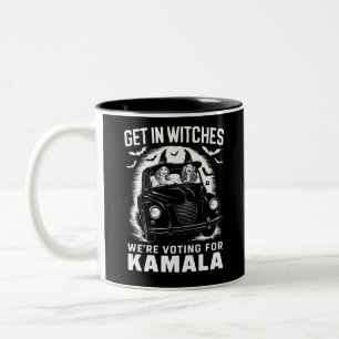 Kommt rein, Hexen, wir stimmen für Kamala Hallowee Zweifarbige Tasse
