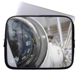 Kompas dat de richting geeft aan een avontuur. laptopschutzhülle