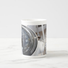 Kompas dat de richting geeft aan een avontuur. prozellantasse