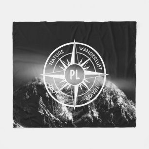 Kompass-Sternemblem monogramm dramatische Berge Fleecedecke
