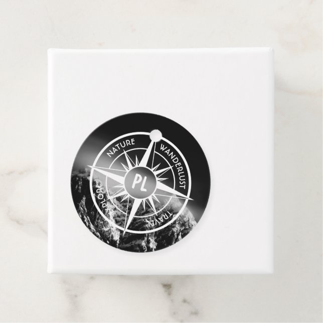 Kompass-Sternemblem monogramm dramatische Berge Geschenkanhänger (Beispiel)