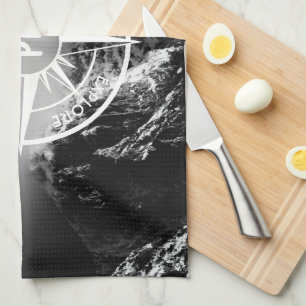 Kompass-Sternemblem monogramm dramatische Berge Geschirrtuch