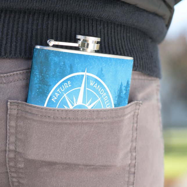 Kompass-Sternemblem Monogramm Nebel in Fichtenwald Flachmann (Beispiel)