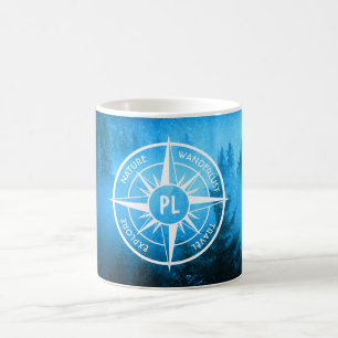 Kompass-Sternemblem Monogramm Nebel in Fichtenwald Kaffeetasse