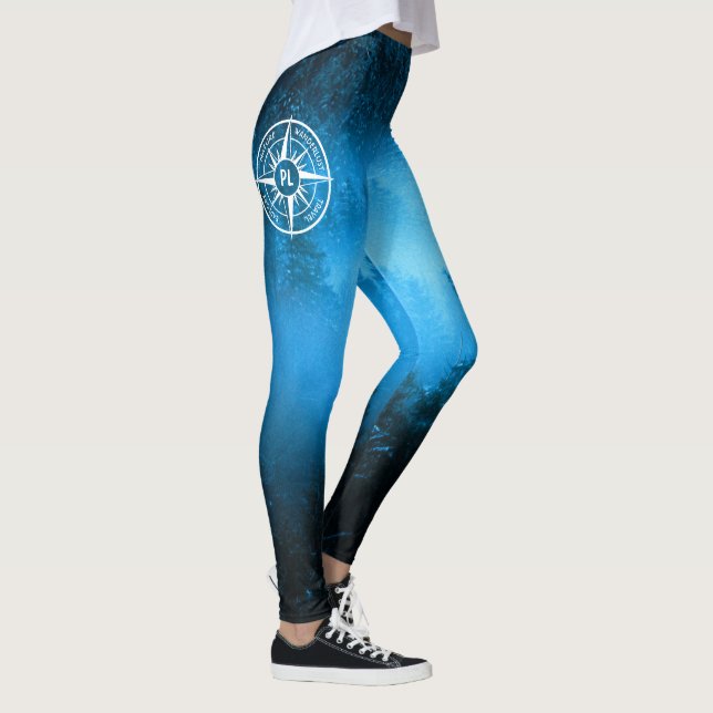 Kompass-Sternemblem Monogramm Nebel in Fichtenwald Leggings (Rechts)