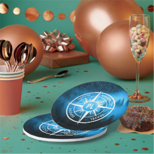 Kompass-Sternemblem Monogramm Nebel in Fichtenwald Pappteller