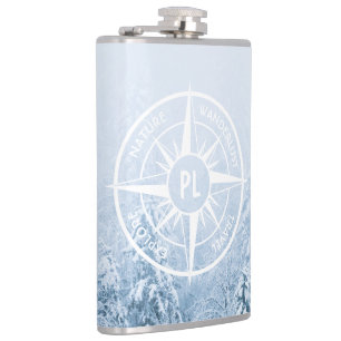 Kompass-Sternemblem monogramm Winterfichtenwald Flachmann