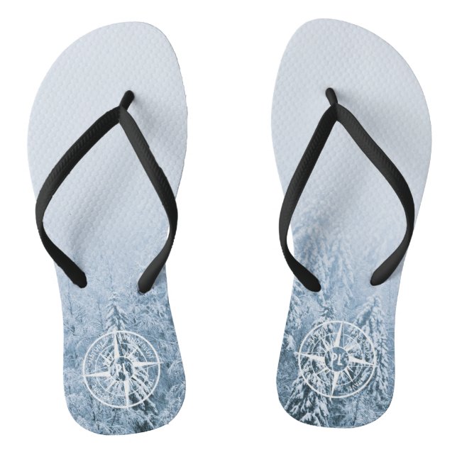 Kompass-Sternemblem monogramm Winterfichtenwald Flip Flops (Fußbett)