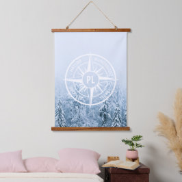 Kompass-Sternemblem monogramm Winterfichtenwald Wandteppich Mit Holzrahmen