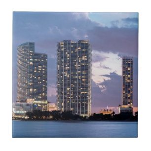 Kondominiumtürme in der Ufergegend in Miami Fliese