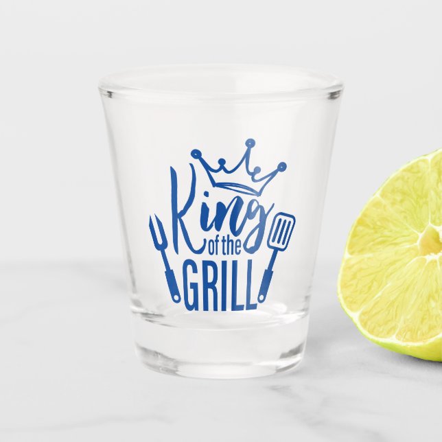 König der Grill-Typografie Schnapsglas (Vorderseite)