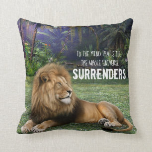 König Löwe im Dschungel und ein Zitat Kissen