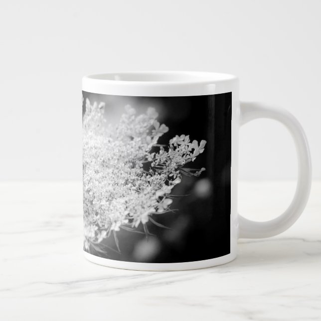 Königin Anne's Lace-Blume Jumbo-Tasse (Rechts)