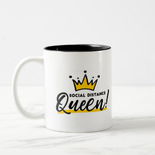 Königin der sozialen Distanz - Covid 19 Zweifarbige Tasse