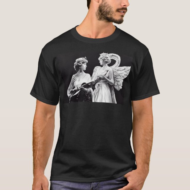 Königin Elisabeth II. spielt Gitarre als Engel. T-Shirt (Vorderseite)
