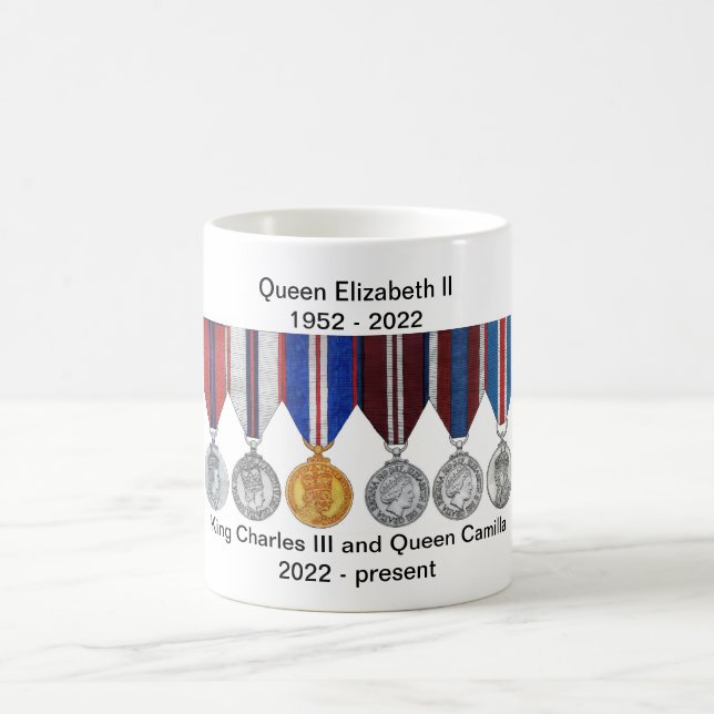 Königin Elizabeth II. und König Charles III. Reign Kaffeetasse (Mittel)