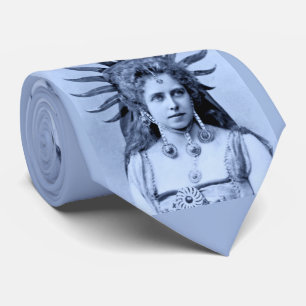 Königin Marie von Rumänien als die Sonnenkönigin Krawatte