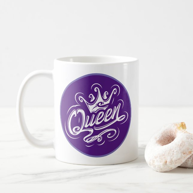 Königin mit Krone, Typografie-Design Kaffeetasse (Mit Donut)
