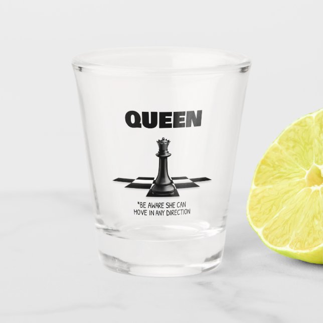 Königin Schach sollte sich bewusst sein, dass sie  Schnapsglas (Vorderseite)