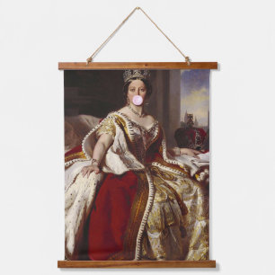 Königin Victoria bläst einen rosa Kaugummi Wandteppich Mit Holzrahmen