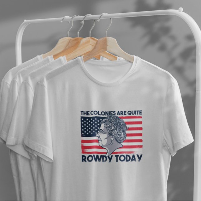 Königin von England unter amerikanischer Flagge T-Shirt (Von Creator hochgeladen)