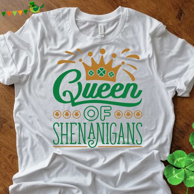 Königin von Shenanigans St. Patrick's Day T-Shirt (Von Creator hochgeladen)